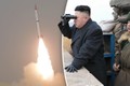 Nhà lãnh đạo Kim Jong-un đích thân giám sát thử nghiệm tên lửa mới
