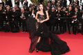 Váy ngủ và những thảm họa thời trang trên thảm đỏ Cannes