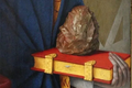 Soi bức tranh thế kỉ 15, chuyên gia "đứng tim" thấy viên đá lạ lùng 