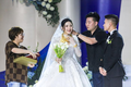Choáng ngợp với màn khoe vàng hậu lê cưới của vợ Quang Hải