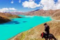 Hồ thiêng ở Tây Tạng tôm cá cực nhiều nhưng không ai dám đánh bắt