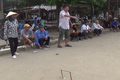Video: Cụ già U80 vác gậy chơi môn thể thao quý tộc