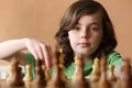 Thần đồng cờ vua 12 tuổi khiến nhà vô địch vĩ đại nước Nga phải lao đao