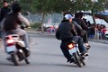 Video: Đôi nam nữ đi xe lạng lách, thách thức cảnh sát bị phạt 7,3 triệu đồng