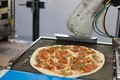 Video: Robot làm pizza khiến thợ làm bánh khắp thế giới dè chừng