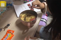 Video: Nữ sinh nhận "kết đắng" vì ăn mì tôm 3 tuần tiết kiệm tiền mua sắm