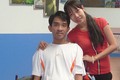 Thầy giáo Thanh Hóa khóc khi được vợ đẩy xe lăn vào hôn trường