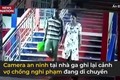 Video: Cha mẹ ngủ quên, con bị bắt cóc ngay trước mặt tại ga tàu Ấn Độ