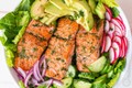 Video: Salad cá hồi 'chuẩn healthy' cho bữa ăn nhanh gọn
