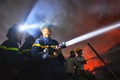 Video: Hơn 5 giờ chiến đấu với giặc lửa tại Công ty bóng đèn Rạng Đông