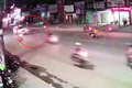 Video: Xe máy phóng tốc độ cao tông trực diện vào taxi khiến 3 người thương vong