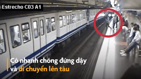 Video: Ngã vào đường tàu đang chạy vì mải dùng điện thoại, gái trẻ suýt nhận án tử