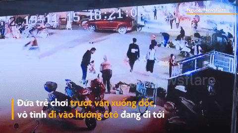 Video: Bị cuốn vào gầm ô tô, bé trai 5 tuổi thoát chết kỳ diệu