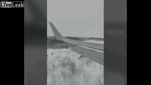 Video: Boeing 737 hạ cánh khẩn cấp, 100 người thoát chết thần kỳ