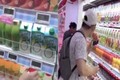 2 thanh niên Singapore bị bắt vì uống thử nước trái cây trong siêu thị
