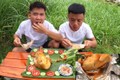 Con trai bà Tân Vlog lại gây tranh cãi khi ra clip nướng gà