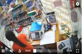 Video: Mẹ dắt 2 con vào siêu thị trộm cắp