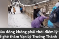 Video : Du khách trượt ngã khi leo Vạn Lý Trường Thành