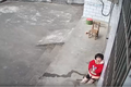 Video : Bé gái Trung Quốc gọi bố mẹ về nhà qua camera an ninh