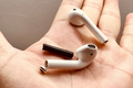 Thay pin cho tai nghe AirPods giá từ 350.000 đồng ở Việt Nam