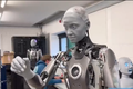 Video: Robot thể hiện các cung bậc cảm xúc cực giống con người