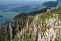 Các cọc đá sắc nhọn "mọc" giữa núi rừng tạo nên khung cảnh ngoạn mục