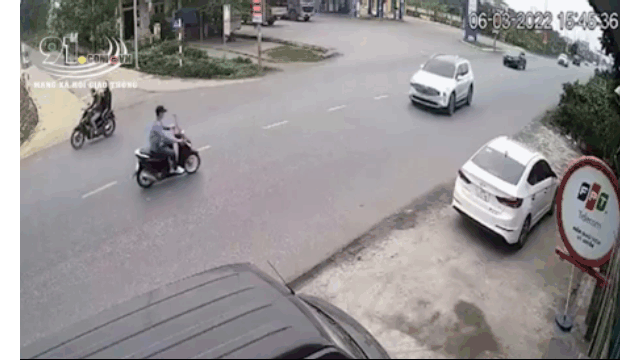 Chạy lấn làn, ô tô tông trực diện người đàn ông đi xe máy