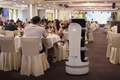 Video: Thiếu nhân viên, nhà hàng New York mua robot phục vụ khách