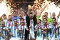 Khoảnh khắc Messi ăn mừng "tột độ" cùng Cúp vàng World Cup