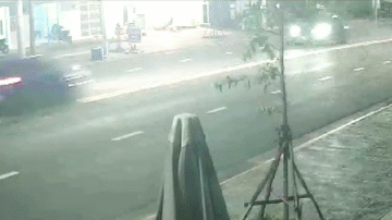 Video: 2 ô tô đấu đầu trực diện khiến 1 người tử vong