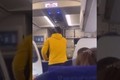 Video: Hành khách tấn công cơ phó vì chuyến bay bị trì hoãn