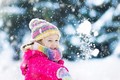 Vì sao trẻ em chịu lạnh tốt hơn người lớn?