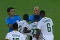 Video: Cầu thủ đòi đánh trọng tài sau khi thua trận