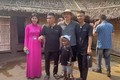 "Cậu bé châu Phi" nổi tiếng cùng Quang Linh vlog du lịch Việt Nam