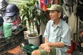 NSƯT Trần Hạnh bán giày, mũ bảo hiểm mưu sinh ở tuổi 89	