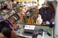 Video: Vờ mua đồ, nam thanh niên rút dao đâm nhân viên cướp tiền, vàng