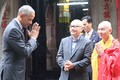Tổng thống Barack Obama viếng chùa, gặp gỡ doanh nghiệp
