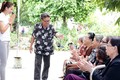 Phạm Hương thăm nghệ sĩ già nhân ngày Gia đình Việt Nam