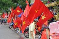 Cờ đỏ sao vàng rợp phố trước giờ Olympic Việt Nam xung trận