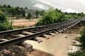 Bão số 9 gây mưa "khủng" cuốn trôi đường ray, đường sắt Bắc-Nam tê liệt