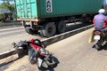 TP HCM: Xe container cán chết người đi xe máy