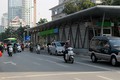 Ngày đầu đãi khách, buýt nhanh BRT nhọc nhằn tiếp cận nhà chờ