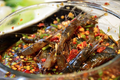 Tôm “say rượu“: Đặc sản kinh dị khiến thực khách khiếp đảm