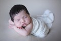 Tan chảy với bộ ảnh siêu dễ thương của bé sơ sinh đang ngủ