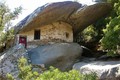 Những ngôi nhà chống cướp biển độc đáo trên đảo Ikaria