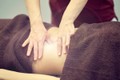 Sốc: Massage giảm cân thô bạo khiến người phụ nữ vỡ thận