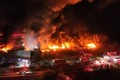 Đoàn tàu hỏa trật bánh gây đám cháy lớn dữ dội tại Mỹ