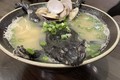 Nhà hàng gây sốc với món ramen mì ếch nguyên con