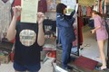 Người phụ nữ Malaysia bị xử phạt vì mặc áo phông giấu quần