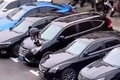 Trung Quốc: Con trai giẫm hỏng 7 ô tô, bà mẹ phải đền 400 triệu